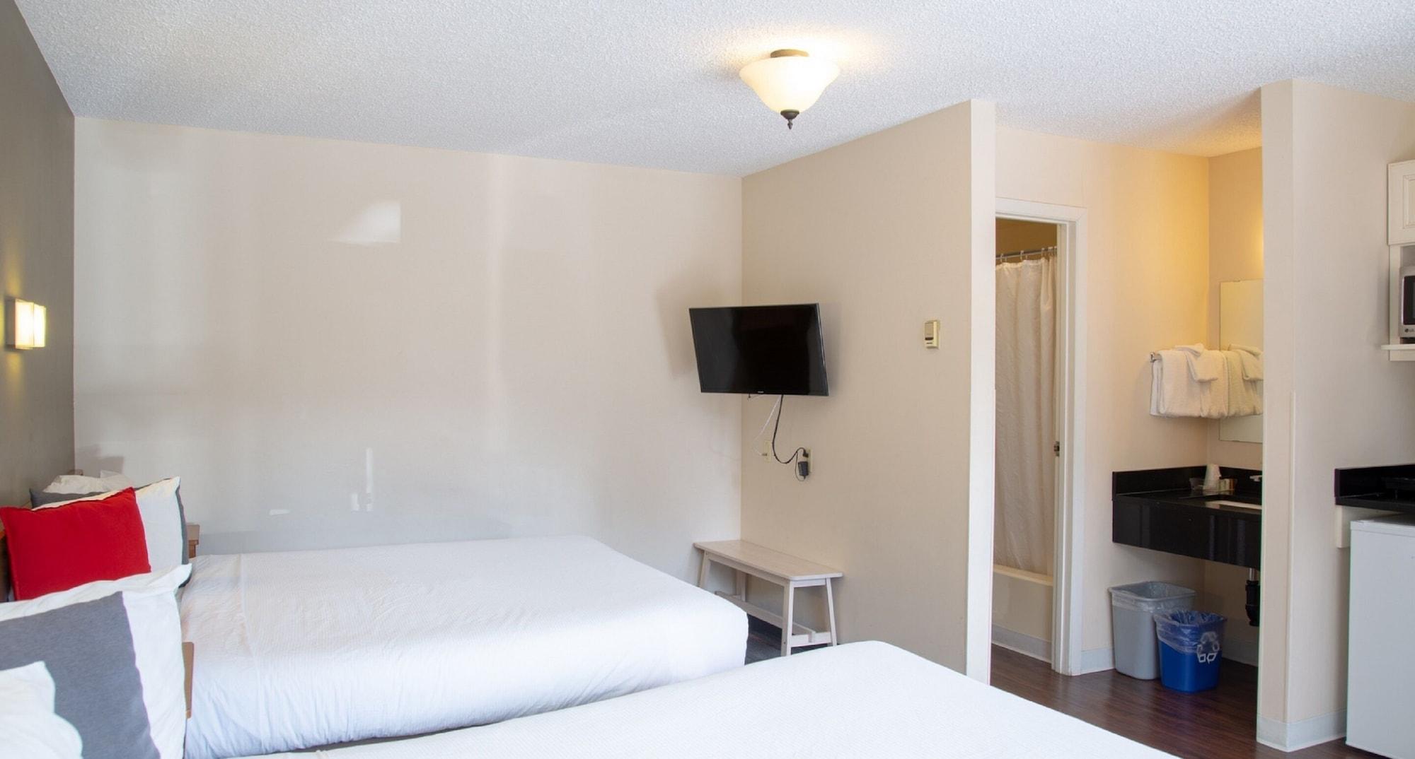 Rundle Mountain Lodge Канмор Екстериор снимка